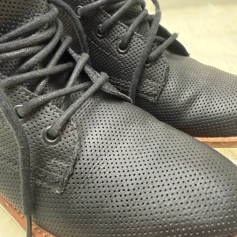 Vans |‎ Perforated Leather Lace Up Chukka Boots Casual in Black - Picture 4 of 8